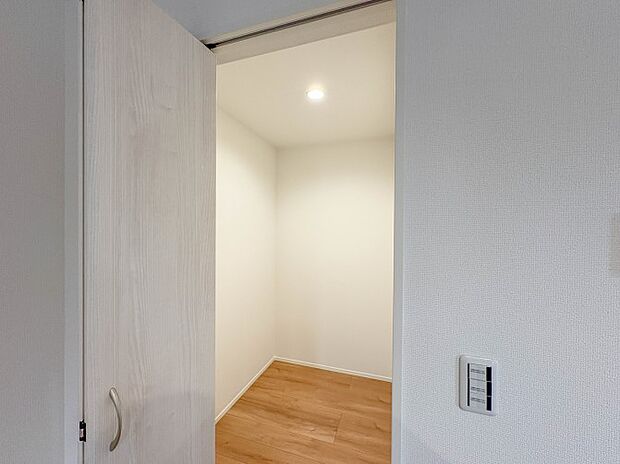 【収納】各部屋を最大限に広く使って頂ける様、全居住スペースに収納付。プライベートルームはゆったりと快適に。