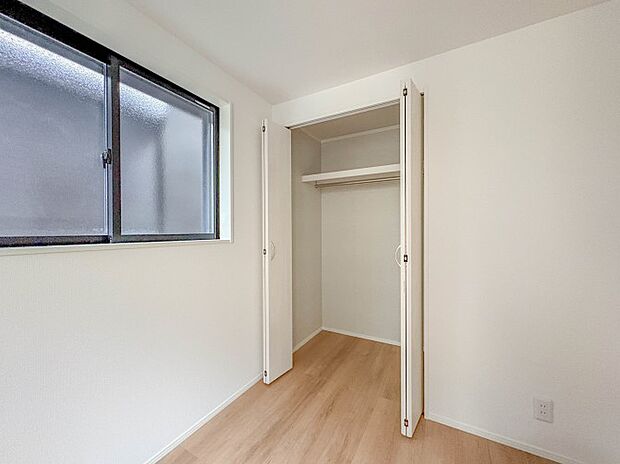 【収納】各部屋を最大限に広く使って頂ける様、全居住スペースに収納付。プライベートルームはゆったりと快適に。