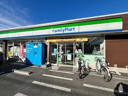 コンビニ 350m ファミリーマート 川口青木町公園前店(ファミリーマート 川口青木町公園前店　徒歩5分)