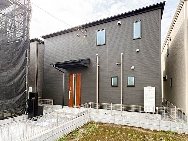 【外観】家族の温かさと陽光の暖かさ、楽しい毎日と明るい未来を予感させる「空間が織り成すひとつ先の住み心地」を演出します。