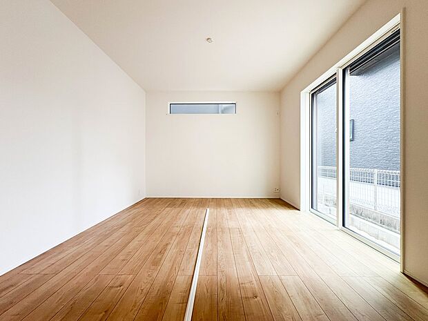 整然とした空間演出、快適な理想の暮らしの実現は家のみの拘りではなく、そこで暮らす方々にとって素敵な環境であることも挙げられると思います。四季折々の変化が奏でる鼓動を楽しんで下さい。