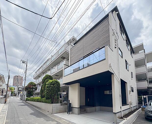 【前面道路】車の通行が少ないので、静かな住環境を維持することができます。