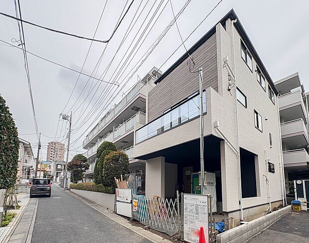 【前面道路】車の通行が少ないので、静かな住環境を維持することができます。