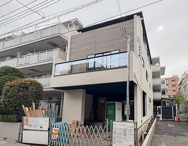 【外観】家族の温かさと陽光の暖かさ、楽しい毎日と明るい未来を予感させる「空間が織り成すひとつ先の住み心地」を演出します。