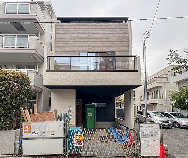 【外観】こちらの物件が少しでも気になるようでしたら、お気軽にお問合せください。人生でいちばん大きなお買い物ですので、ゆっくりご見学ください。ネット上の画像と実際の見学では、リアル感がまるで違…