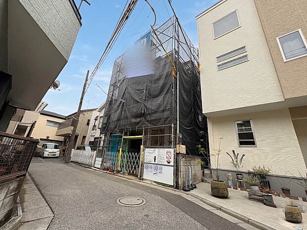 【外観】家は一生のお買物。自分ならではの家族ならではの、家にしたい。書斎を設ける。子どものプレイングルームを設ける。趣味のオーディオルームを設置する。夢を追うオンリーワンの家です。※青空はイ…