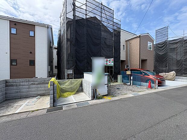 【外観】家族の温かさと陽光の暖かさ、楽しい毎日と明るい未来を予感させる「空間が織り成すひとつ先の住み心地」を演出します。
