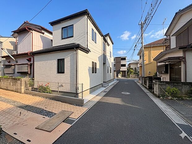 【前面道路4m】車の通行が少ないので、静かな住環境を維持することができます。