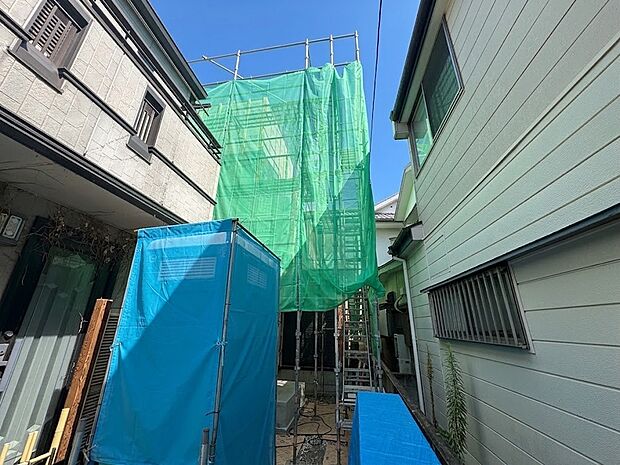 【現地外観】陽当りや通風性など各所に施された工夫で住みやすさを実現。部屋の大きさや周辺環境・街並など、資料には掲載していない情報が現地にはたくさんございます。是非ご確認下さい。
