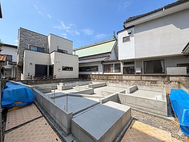 【現地外観】こちらの物件に少しでもご興味がありましたら、お気軽にお電話下さい。ネット上で「見えない物」「わからない事」でも、実際にご見学いただくことで、手に取るようにおわかりいただけるはずで…
