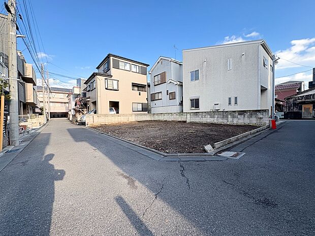 【前面道路】車の通行が少ないので、静かな住環境を維持することができます。