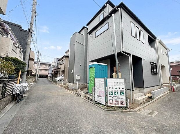 【前面道路】車の通行が少ないので、静かな住環境を維持することができます。