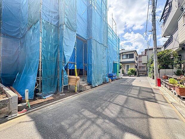 【前面道路】車の通行が少ないので、静かな住環境を維持することができます。
