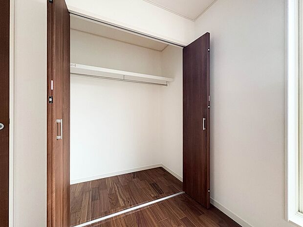 【収納】各部屋を最大限に広く使って頂ける様、全居住スペースに収納付。プライベートルームはゆったりと快適に。