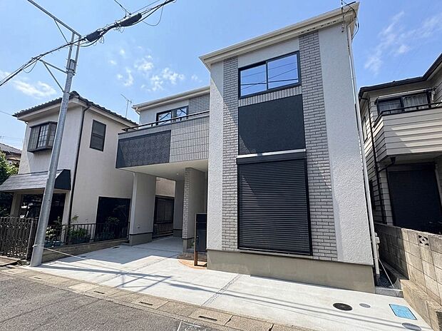 【外観】家族の温かさと陽光の暖かさ、楽しい毎日と明るい未来を予感させる「空間が織り成すひとつ先の住み心地」を演出します。