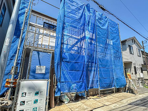 【外観】家族の温かさと陽光の暖かさ、楽しい毎日と明るい未来を予感させる「空間が織り成すひとつ先の住み心地」を演出します。