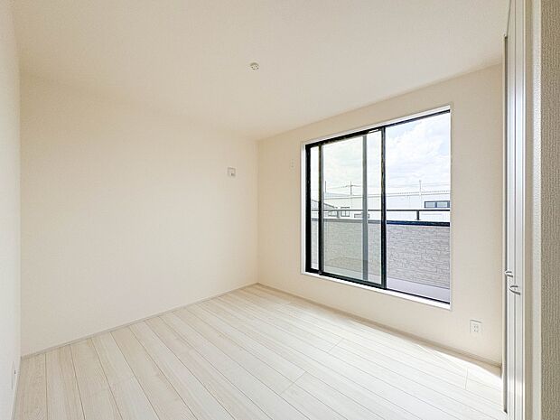 2号棟【寝室】シンプルな内装はおしゃれのポイントです。シンプルは華美より飽きがこないからです。色や模様でおしゃれ感をだす。それがシンプルイズビューティーです。