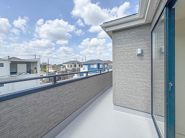 2号棟【バルコニー】バルコニーから差し込む陽光・通風は、住環境・快適性と共に有り続ける貴重な「財産」です。