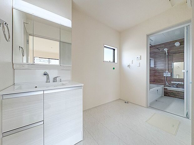 2号棟【脱衣所】洗面所は小さなプライベートスペース。歯磨き、洗顔と毎日施す個人空間。