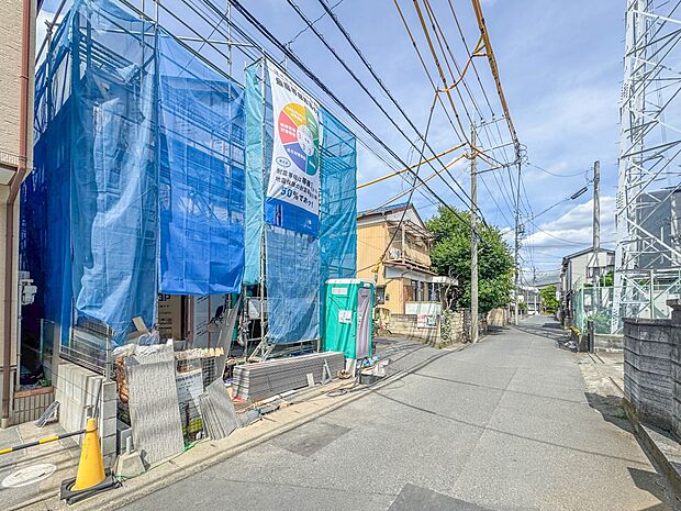 【前面道路4.9M】車の通行が少ないので、静かな住環境を維持することができます。
