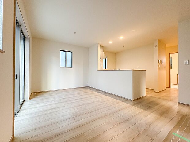 【LDK18.93帖】忙しい朝でも家族揃って食事をしたいゆとりあるダイニングスペース。