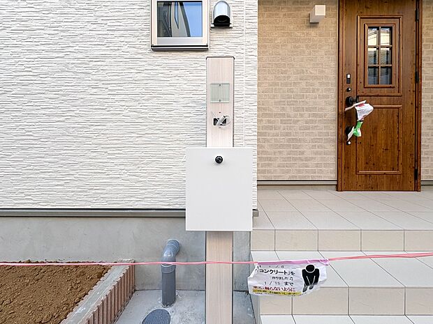 【宅配ボックス】好きな時間にいつでも荷物を受取れるため、到着時間を気にして自宅で待機したり、再配達の連絡をする手間がかかりません。共働きなど不在が多い方、ネット通販の利用が多い方に大変便利。…