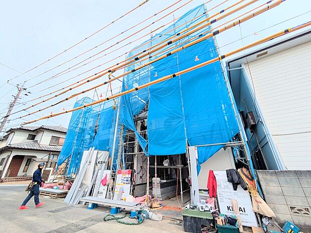 【駐車場】毎日の生活にマイカーが必須という方は、購入を検討する際、駐車場があることは大事な条件です。毎日の通勤や家族の送迎、買い物やお出かけなどクルマのある暮らしを満喫したい方は要チェック。…