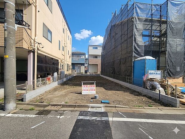 【駐車場】ゆったりとした駐車スペースを確保。大きめのお車でもOK。
