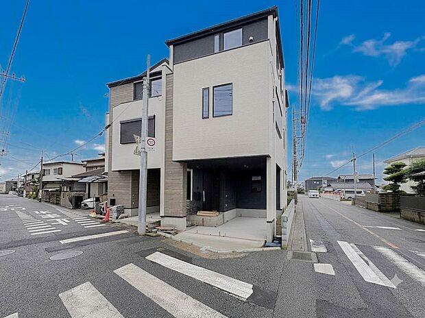 車の通行が少ないので、静かな住環境を維持することができます。