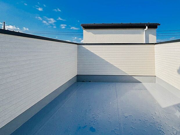 【眺望】気持ちの良い景色。住まいから、眺望の良い場所に住めるって嬉しいですね。開放感を感じながら、余裕のある暮らしをご体感下さい。