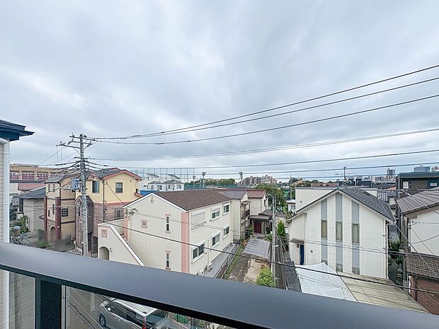 1号棟【眺望】朝の澄んだ空気や、夕方に吹く清々しい風を五感で感じられるバルコニー。