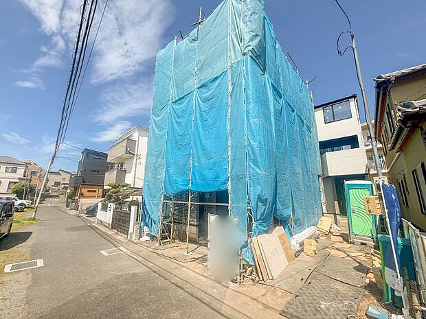 2号棟【前面道路幅員4m】車の通行が少ないので、静かな住環境を維持することができます。