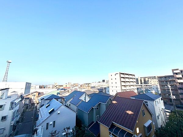 【眺望】眺望や窓からの景色が良いと、家で過ごす時間も快適です。