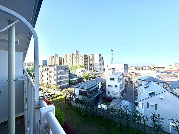 【眺望】通風・採光に優れ、心地よい光と風が溢れています。
