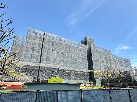 【外観】こちらの物件に少しでもご興味がありましたら、お気軽にお電話下さい。ネット上で「見えない物」「わからない事」でも、実際にご見学いただくことで、手に取るようにおわかりいただけるはずです。…