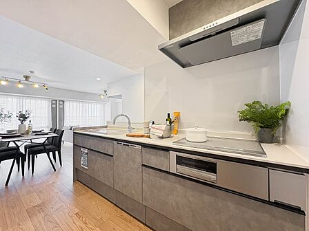 リノベーション済みのキッチン。すっきり整った調理空間。
