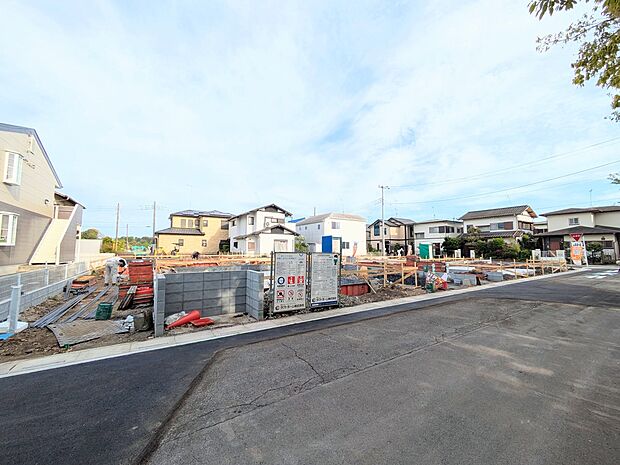 【前面道路6ｍ】車の通行が少ないので、静かな住環境を維持することができます。
