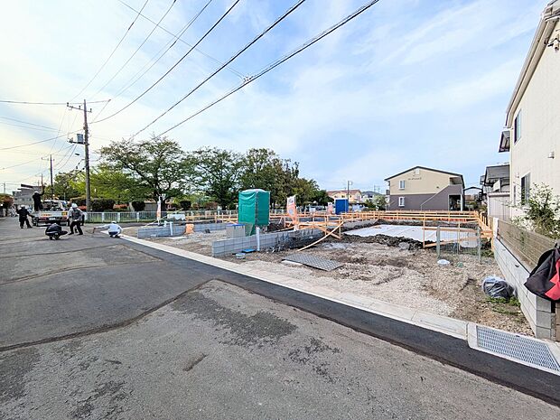 【駐車場】カースペース2台可。車が1台なら、来客用の駐車場や、駐輪スペースとしてご活用ください。