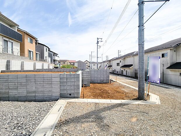 【外観】家族の温かさと陽光の暖かさ、楽しい毎日と明るい未来を予感させる「空間が織り成すひとつ先の住み心地」を演出します。