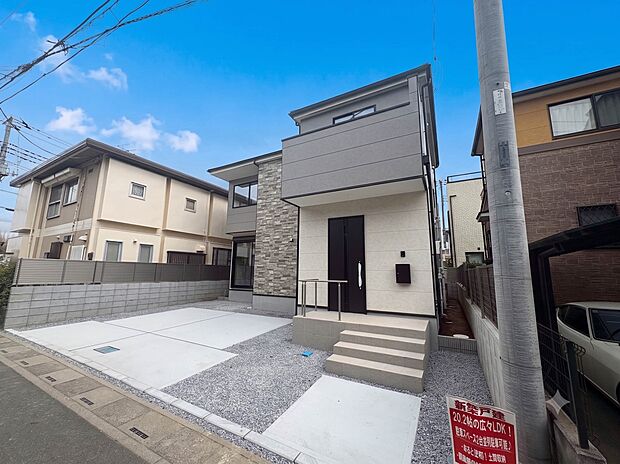 【現地】陽あたりの良さは必須条件。家族の温かさと陽光の暖かさ、楽しい毎日と明るい未来を予感させる。