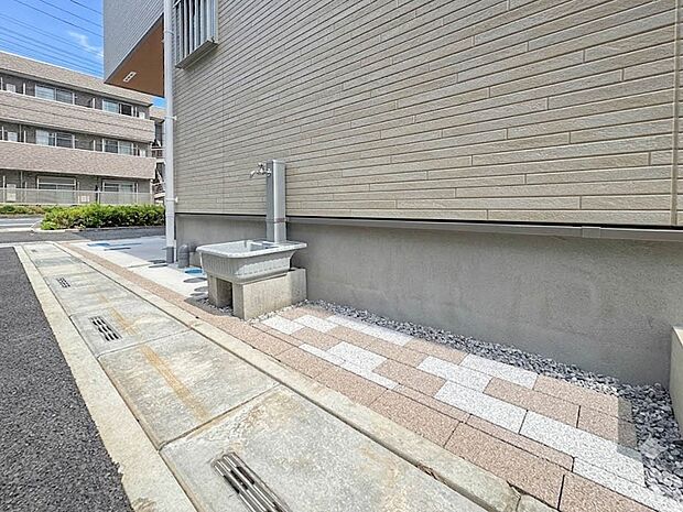 6号棟【庭】こちらの物件に少しでもご興味がありましたら、お気軽にお電話下さい。