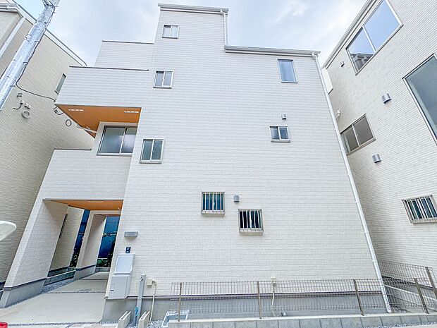 5号棟【外観】陽当りや通風性など各所に施された工夫で住みやすさを実現。部屋の大きさや周辺環境・街並など、資料には掲載していない情報が現地にはたくさんございます。是非ご確認下さい。