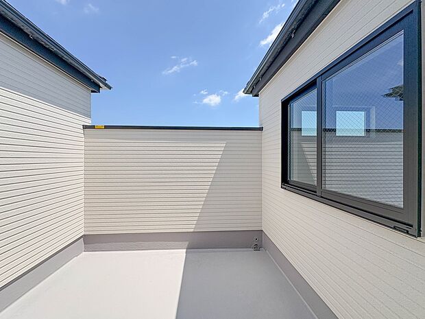 2号棟【バルコニー】バルコニーから差し込む陽光・通風は、住環境・快適性と共に有り続ける貴重な「財産」です。