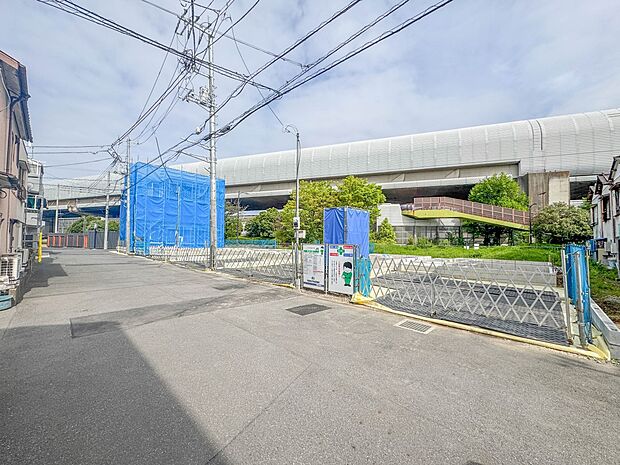 【前面道路6M】車の通行が少ないので、静かな住環境を維持することができます。