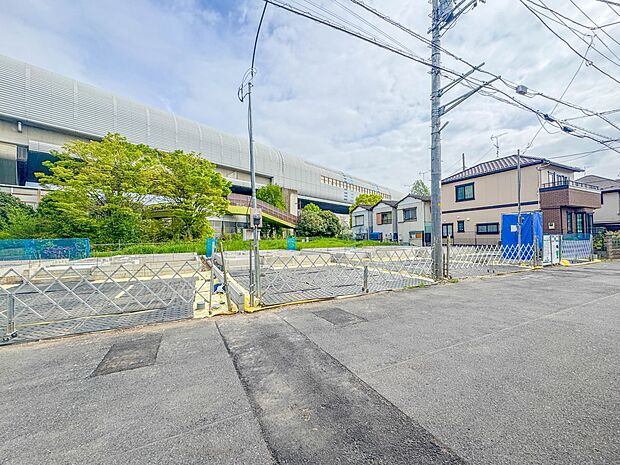 【外観】こちらの物件に少しでもご興味がありましたら、お気軽にお電話下さい。ネット上で「見えない物」「わからない事」でも、実際にご見学いただくことで、手に取るようにおわかりいただけるはずです。…