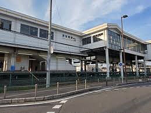 駅 1400m 東岩槻駅(昭和44年開業の東武アーバンパークラインの地上駅。北口は商業施設、南口は住宅地になっています。各駅列車が停車し、北口、南口、ホーム間をつなぐ設備としてエレベーター、…