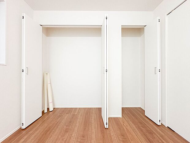 【収納】各部屋を最大限に広く使って頂ける様、全居住スペースに収納付。プライベートルームはゆったりと快適に。