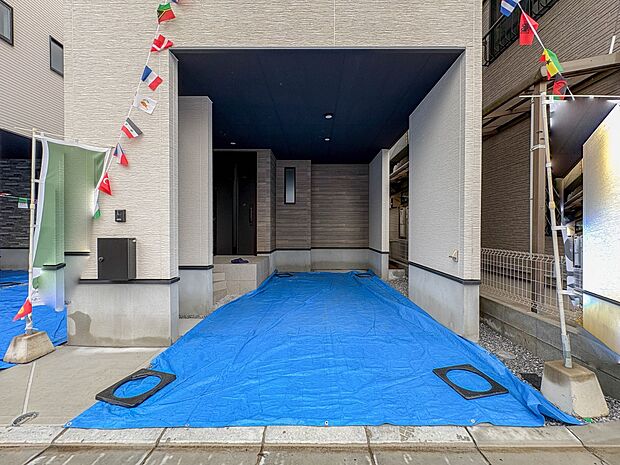 【駐車場】毎日の生活にマイカーが必須という方は、購入を検討する際、駐車場があることは大事な条件です。毎日の通勤や家族の送迎、買い物やお出かけなどクルマのある暮らしを満喫したい方は要チェック。…