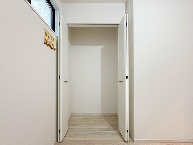 【収納】各部屋を最大限に広く使って頂ける様、全居住スペースに収納付。プライベートルームはゆったりと快適に。