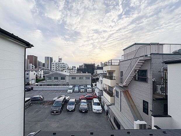 【眺望】眺望や窓からの景色が良いと、家で過ごす時間も快適です。